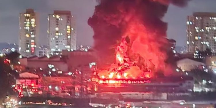 Incêndio em empresa de logística mobiliza bombeiros por mais de dez horas em Guarulhos