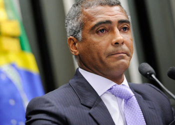 Após críticas, Romário muda posição e passa a defender fim da escala 6×1